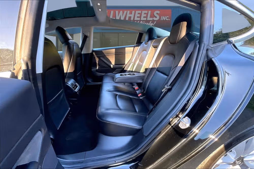2019 Tesla Model 3 Mid Range Image 23