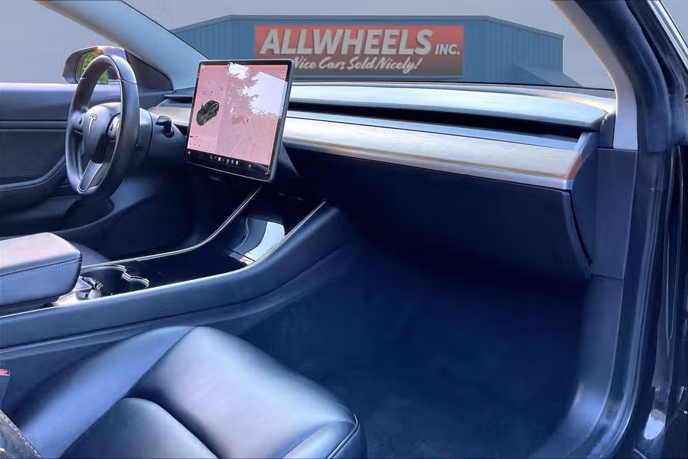 2019 Tesla Model 3 Mid Range Image 15