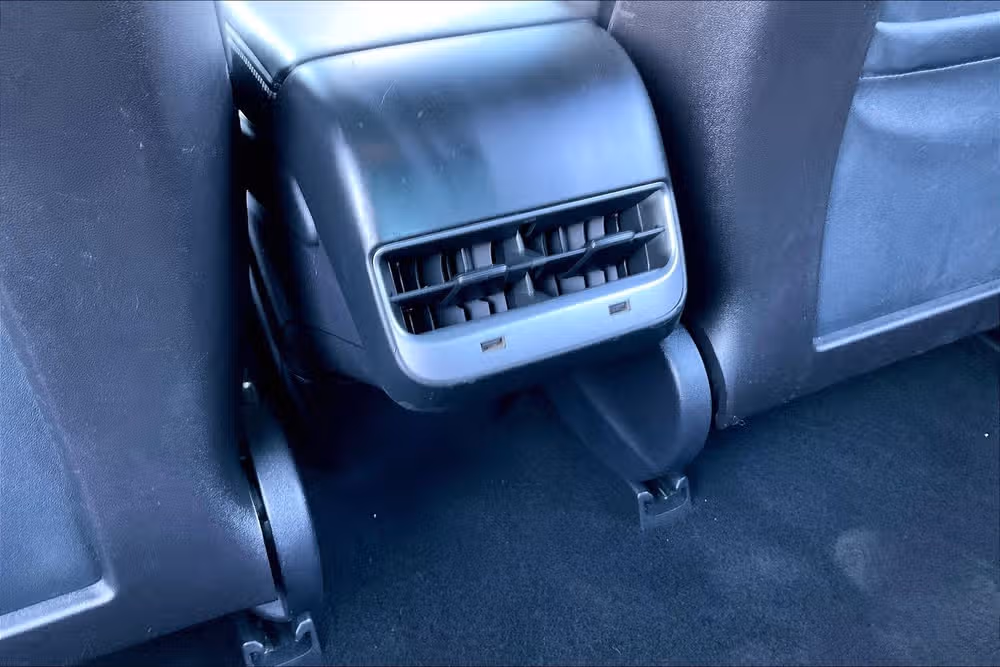 2019 Tesla Model 3 Mid Range Image 30