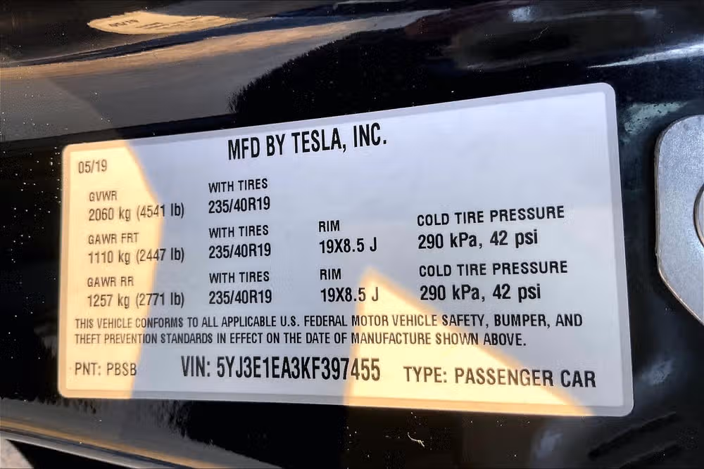 2019 Tesla Model 3 Mid Range Image 31
