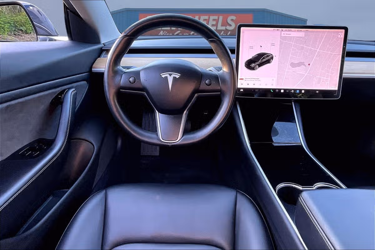 2019 Tesla Model 3 Mid Range Image 5