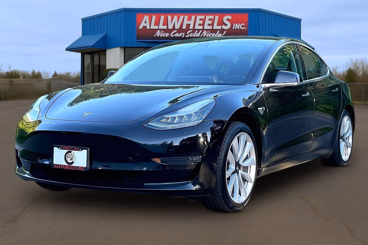 2019 Tesla Model 3 Mid Range Image 10