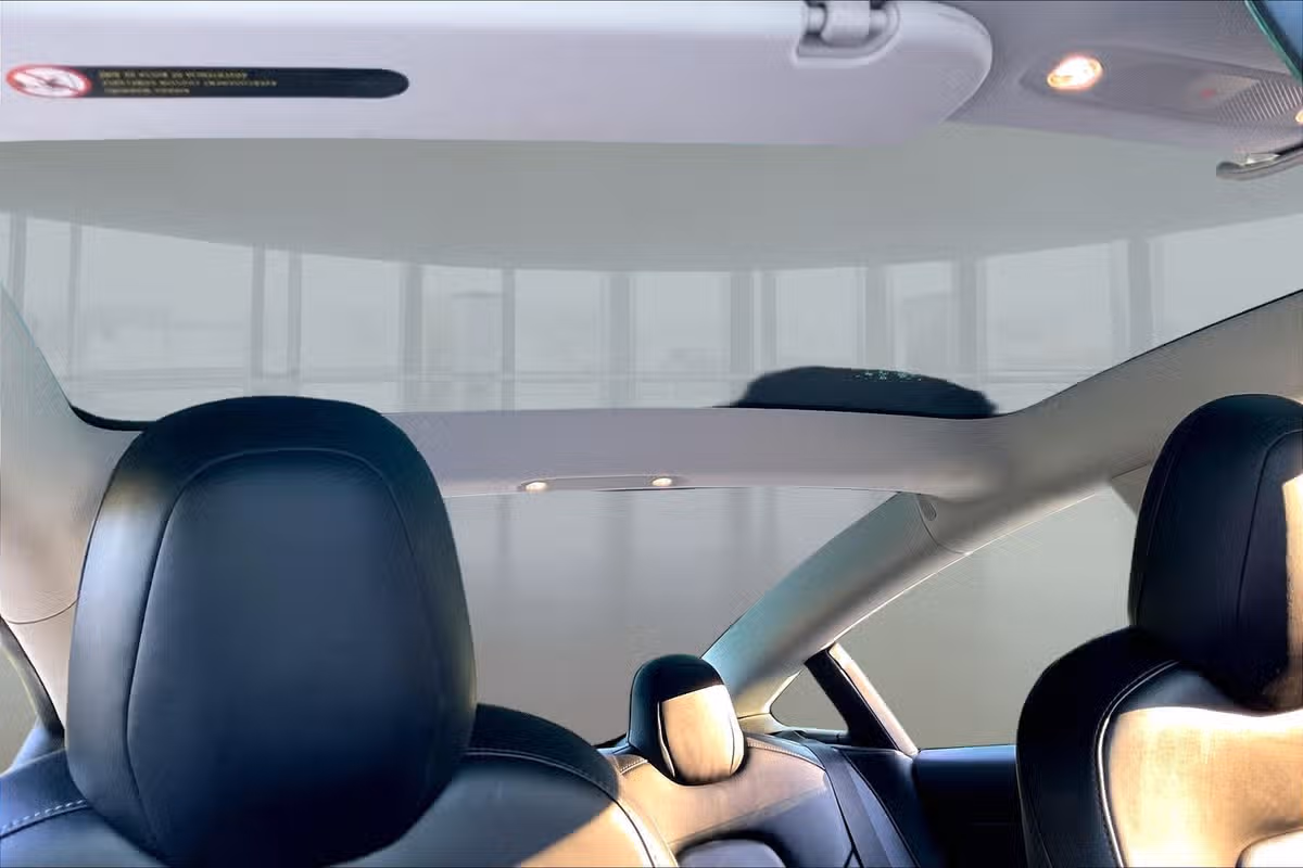 2019 Tesla Model 3 Mid Range Image 19