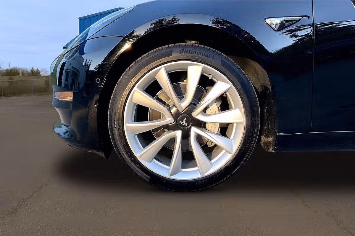 2019 Tesla Model 3 Mid Range Image 9