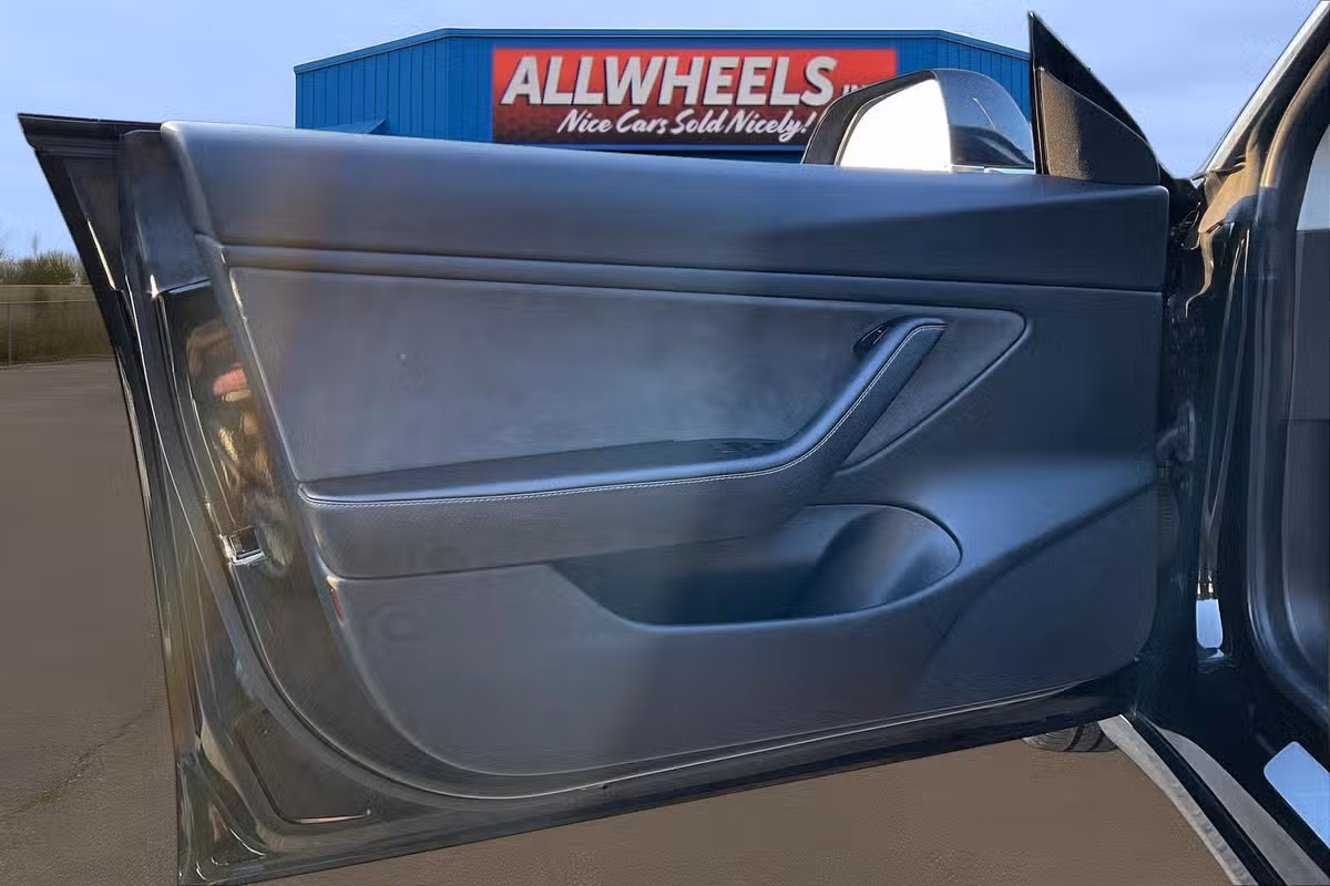 2019 Tesla Model 3 Mid Range Image 20