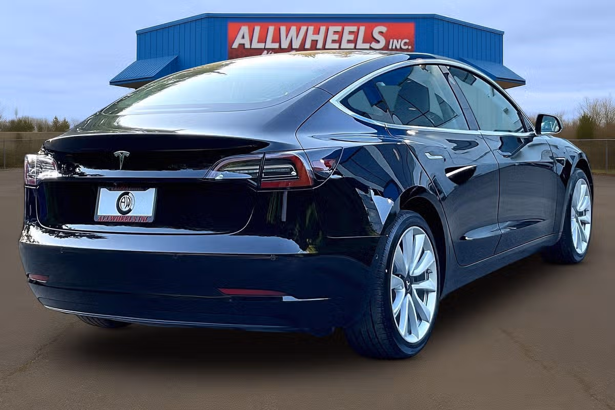 2019 Tesla Model 3 Mid Range Image 11