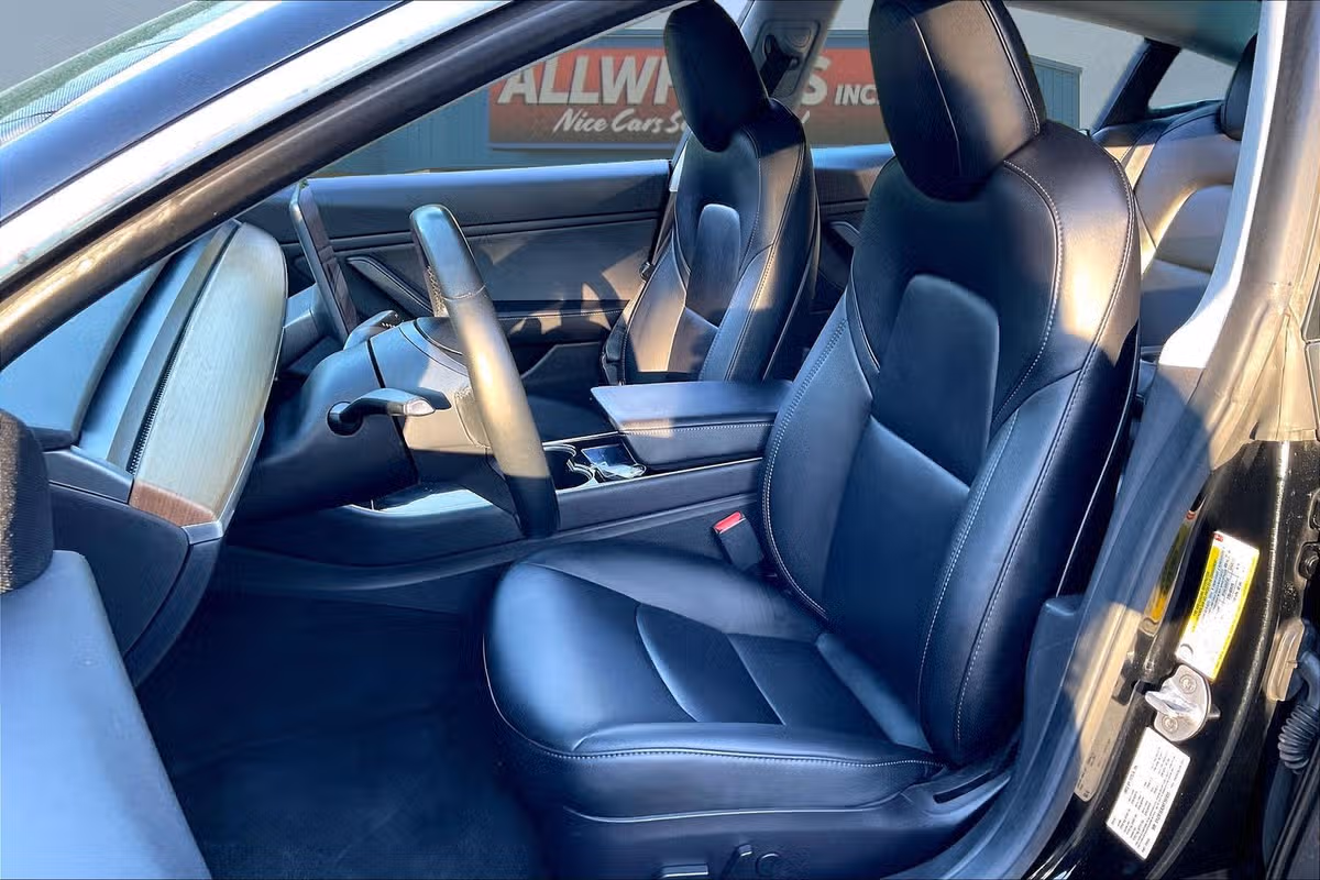 2019 Tesla Model 3 Mid Range Image 22