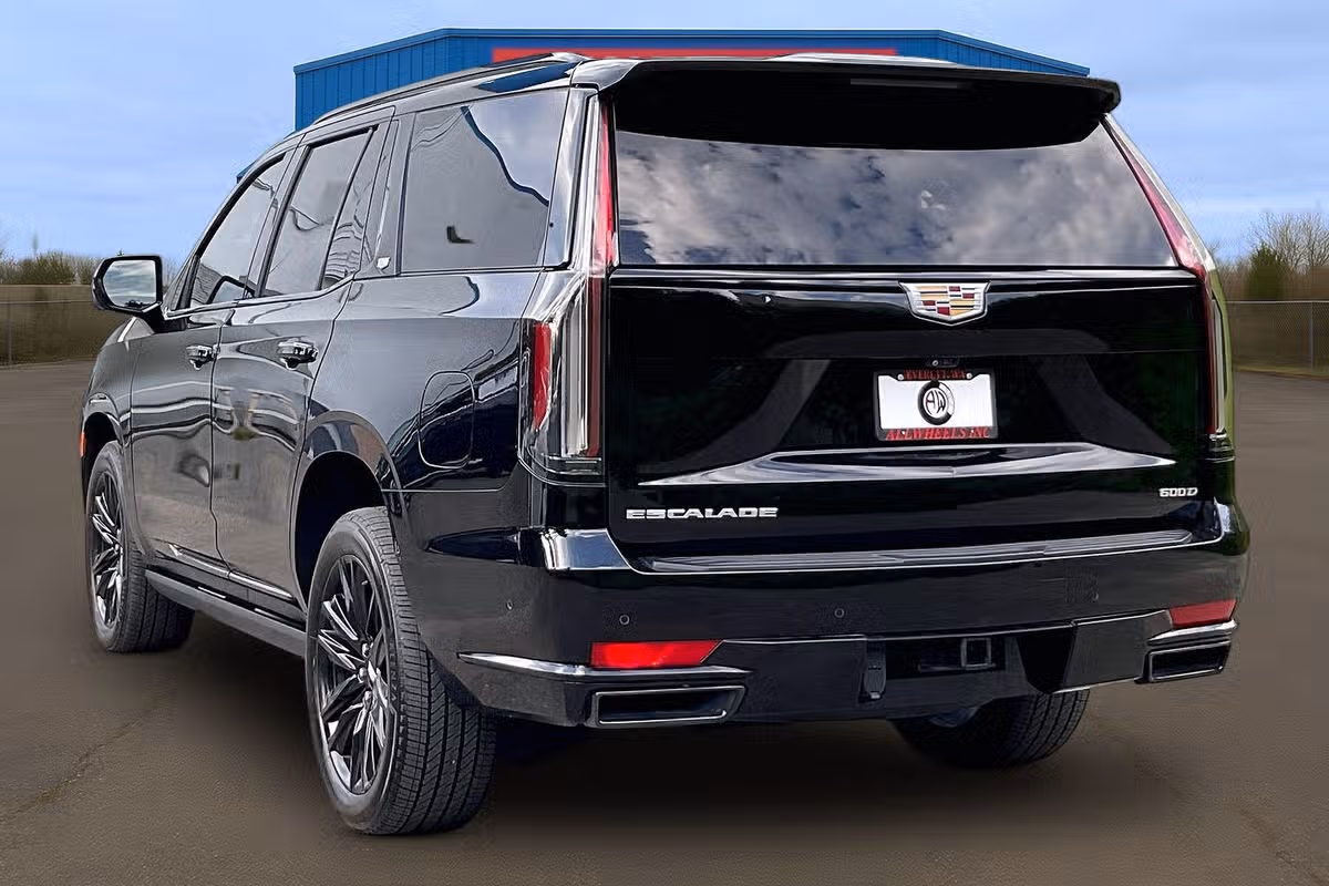 2021 Cadillac Escalade Sport Platinum Image 2