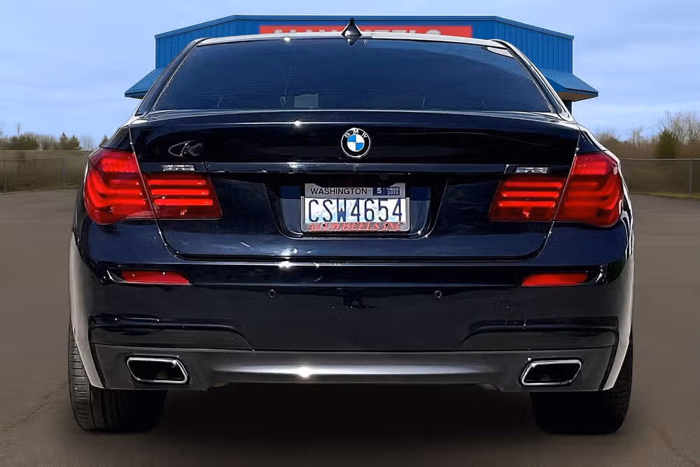 2015 BMW 7 Series 750Li xDrive Image 4