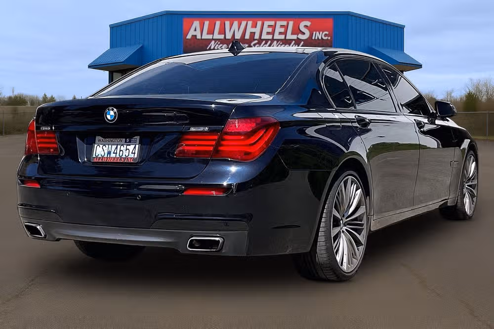 2015 BMW 7 Series 750Li xDrive Image 11