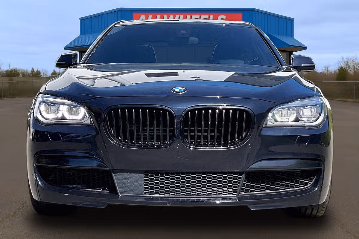 2015 BMW 7 Series 750Li xDrive Image 3