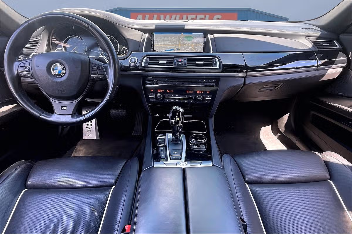 2015 BMW 7 Series 750Li xDrive Image 14