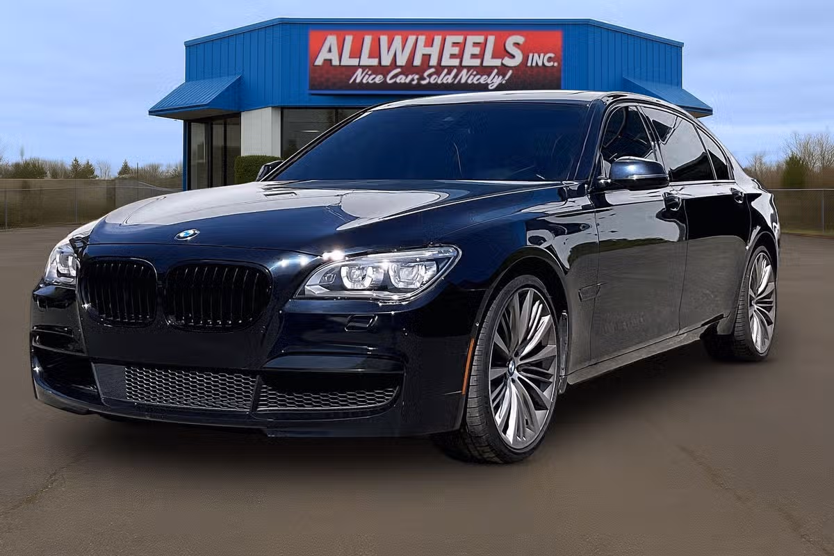 2015 BMW 7 Series 750Li xDrive Image 10