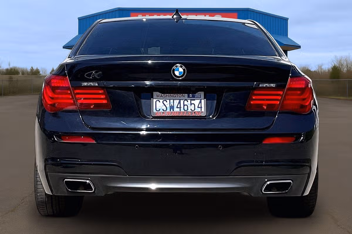 2015 BMW 7 Series 750Li xDrive Image 4