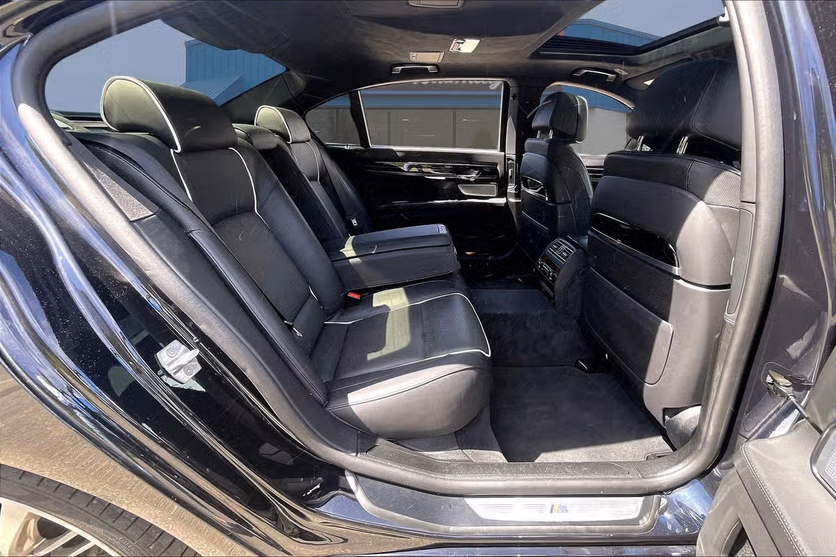 2015 BMW 7 Series 750Li xDrive Image 25