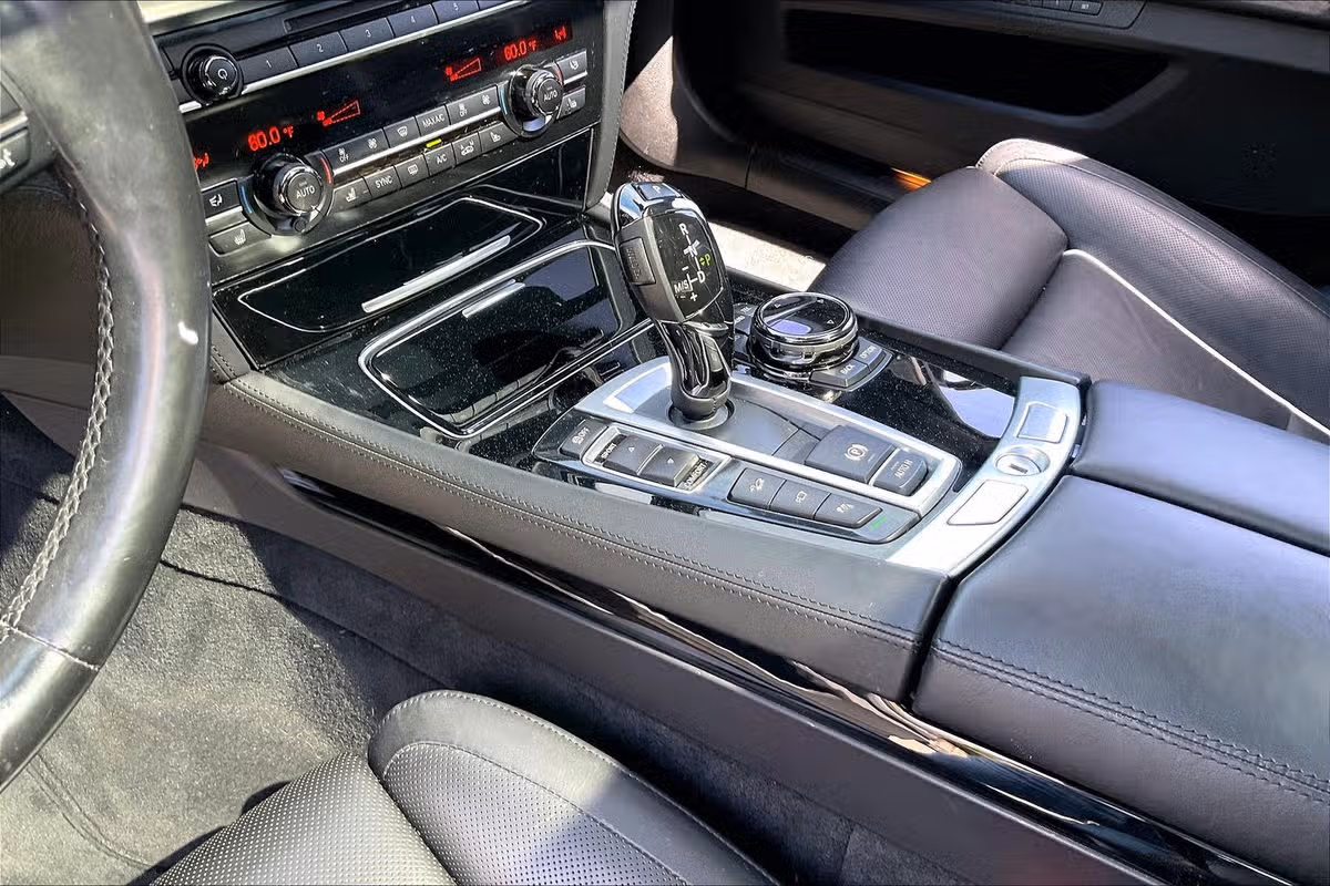 2015 BMW 7 Series 750Li xDrive Image 13