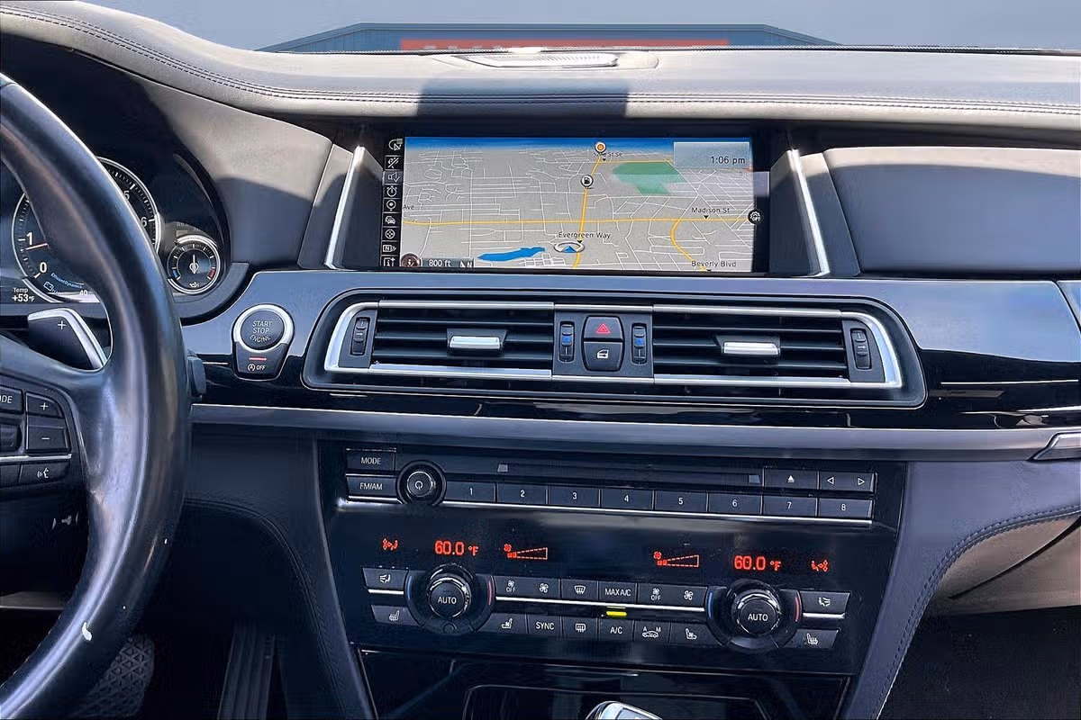 2015 BMW 7 Series 750Li xDrive Image 6