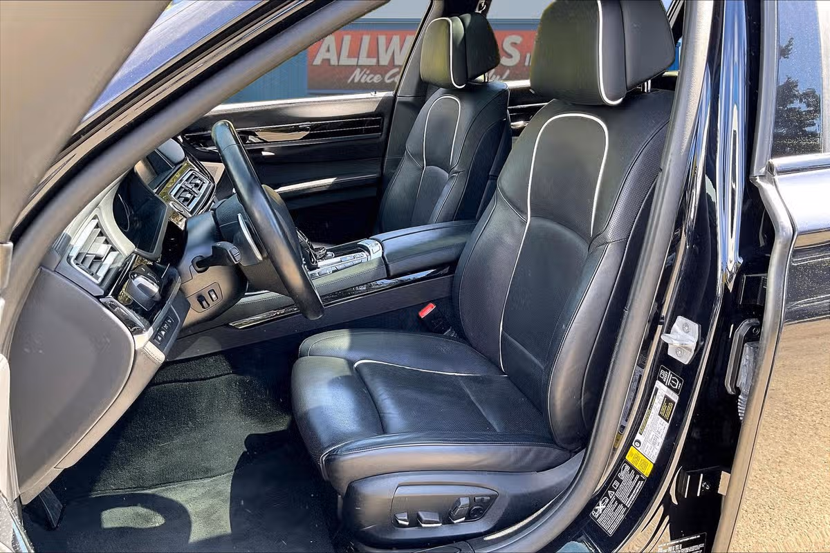 2015 BMW 7 Series 750Li xDrive Image 23