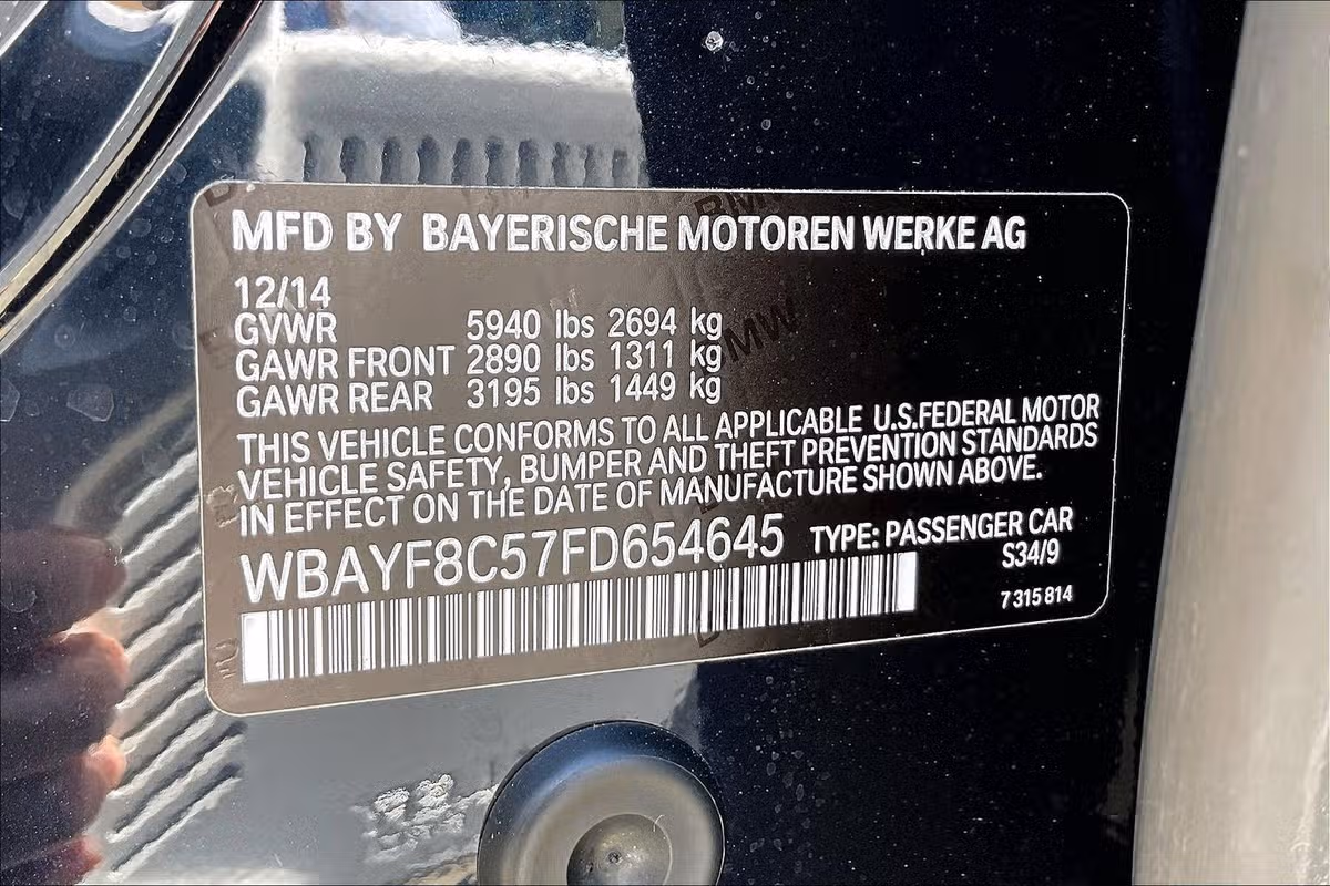 2015 BMW 7 Series 750Li xDrive Image 32