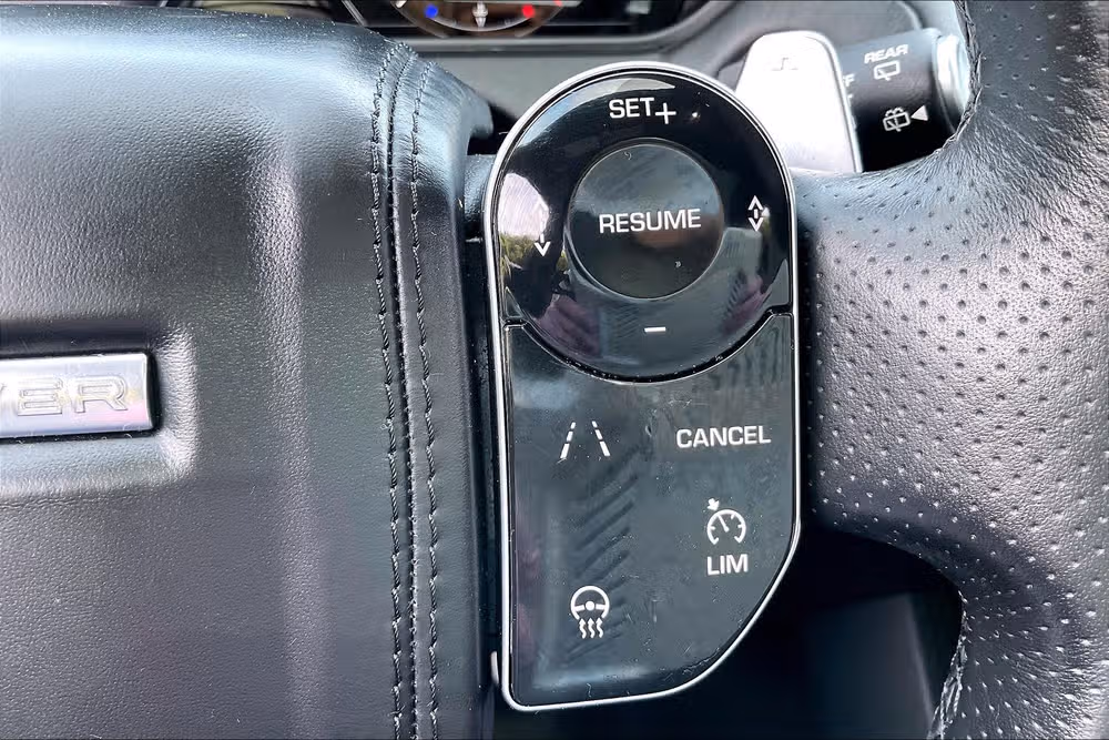 2018 Land Rover Range Rover Velar P250 R-Dynamic HSE Image 18
