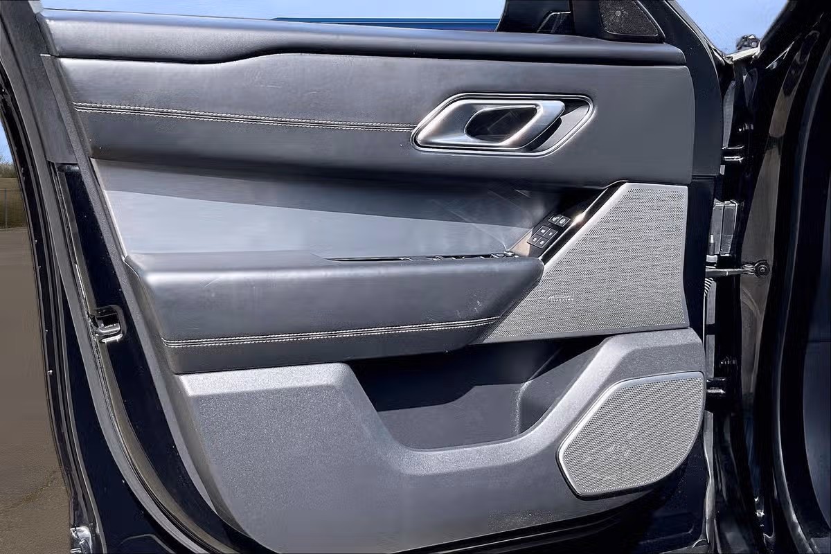 2018 Land Rover Range Rover Velar P250 R-Dynamic HSE Image 22