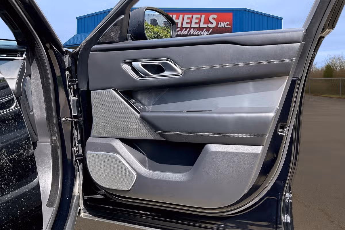 2018 Land Rover Range Rover Velar P250 R-Dynamic HSE Image 23