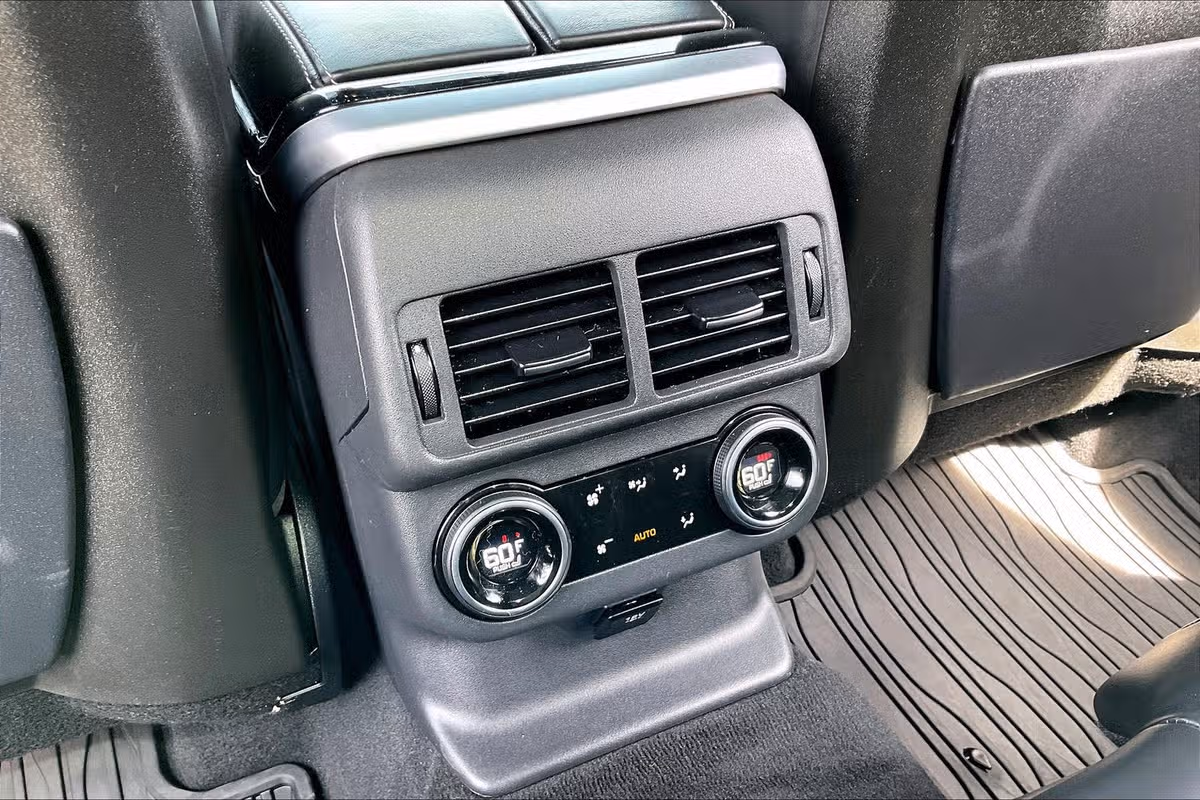 2018 Land Rover Range Rover Velar P250 R-Dynamic HSE Image 32