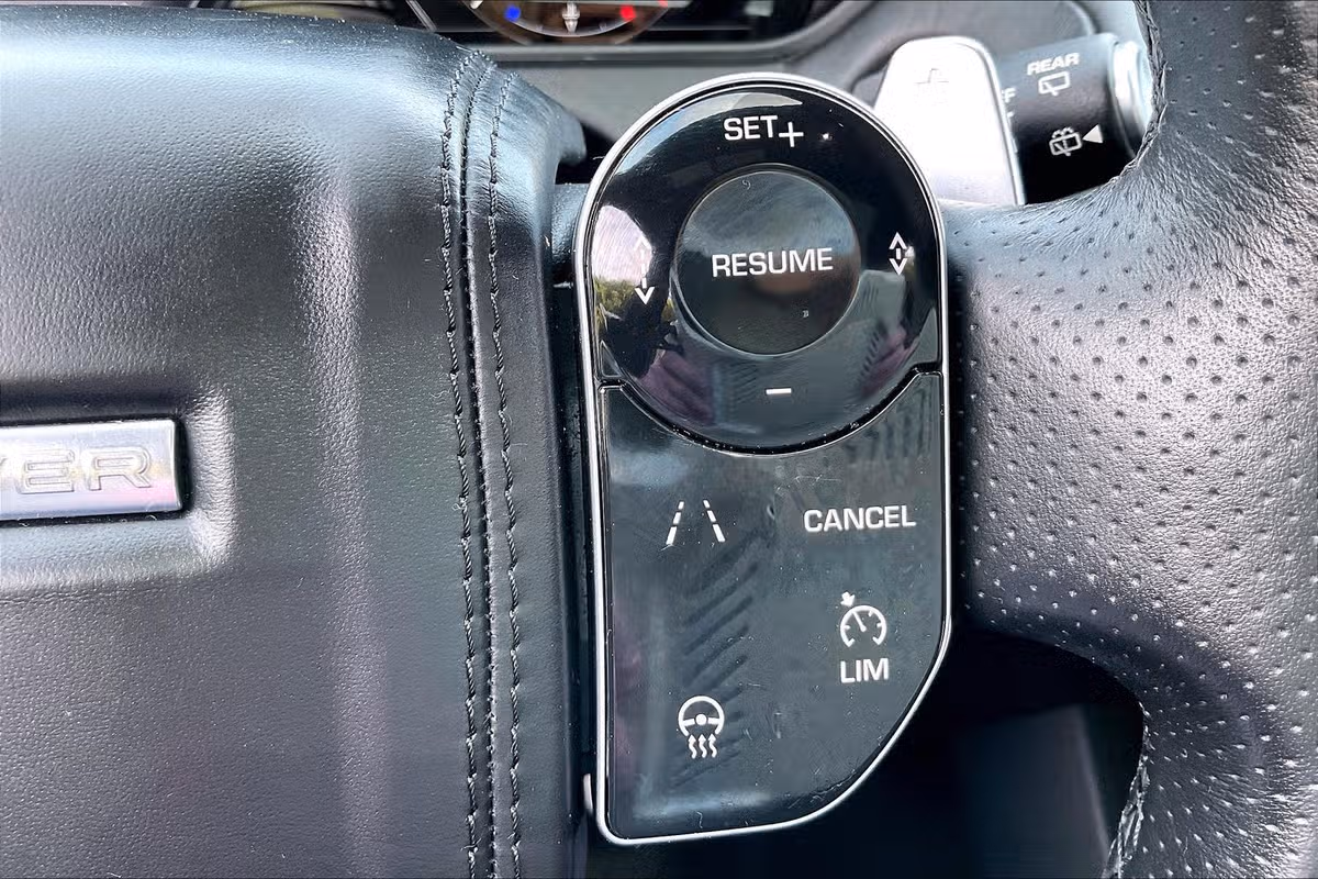 2018 Land Rover Range Rover Velar P250 R-Dynamic HSE Image 18