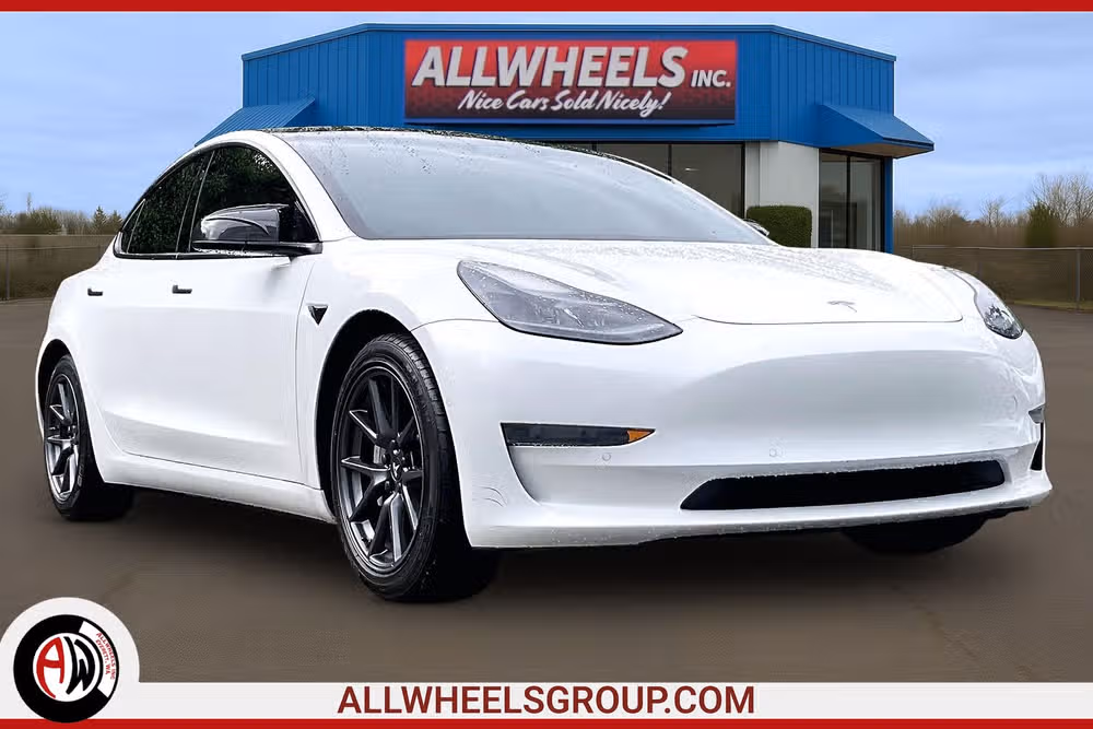 2021 Tesla Model 3 Standard Range Plus's photo