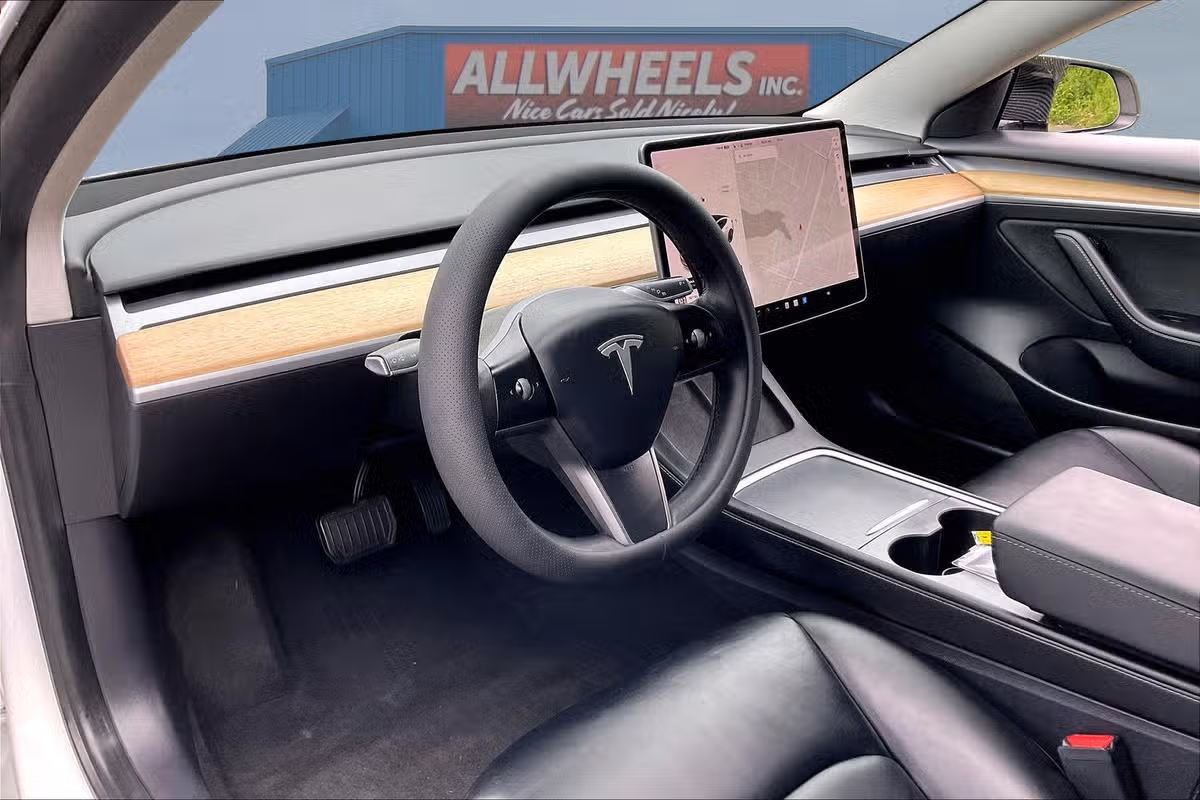 2021 Tesla Model 3 Standard Range Plus Image 12
