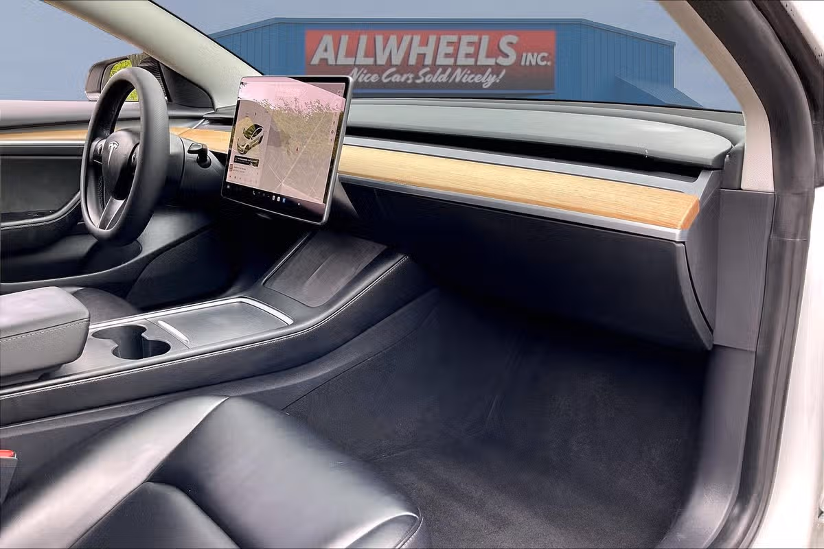 2021 Tesla Model 3 Standard Range Plus Image 15