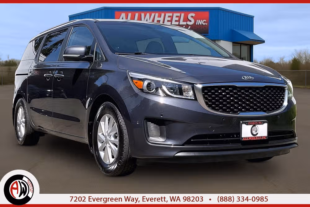 2017 Kia Sedona LX's photo