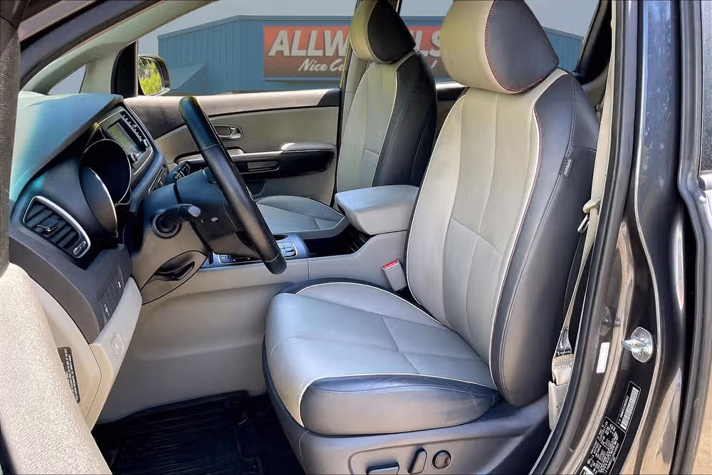 2017 Kia Sedona LX Passenger Image 22
