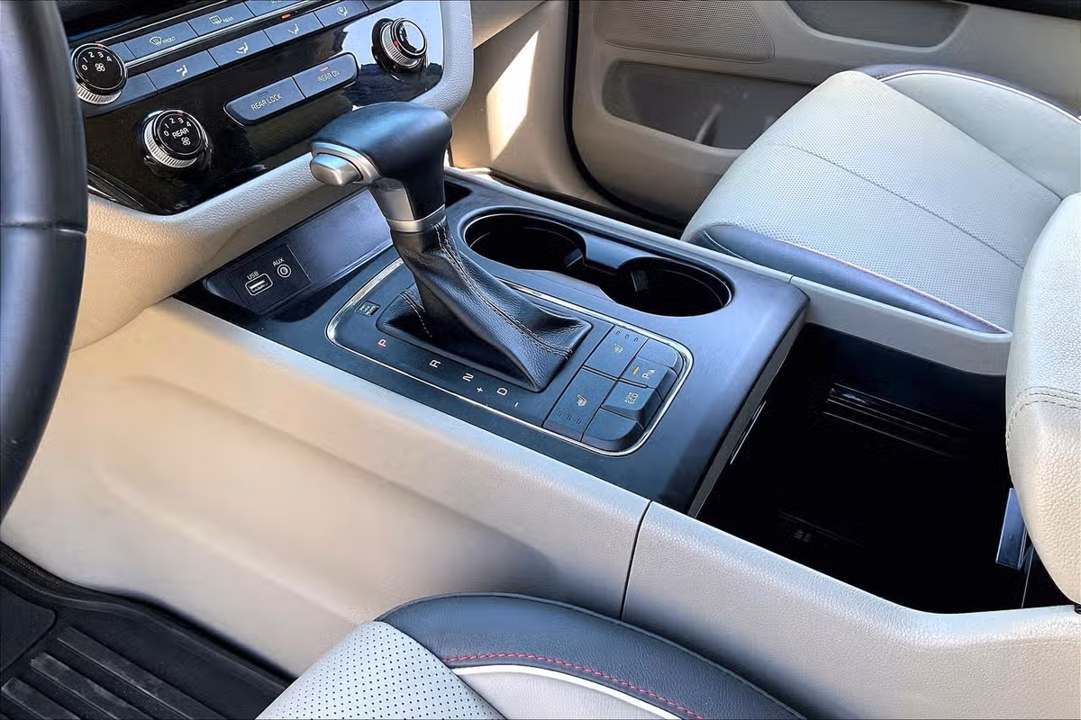 2017 Kia Sedona LX Passenger Image 12