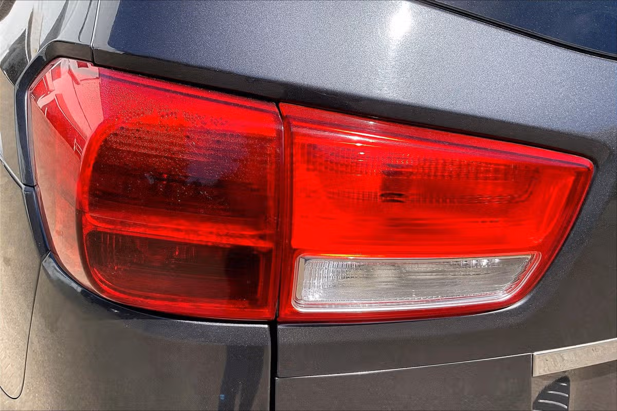 2017 Kia Sedona LX Passenger Image 25