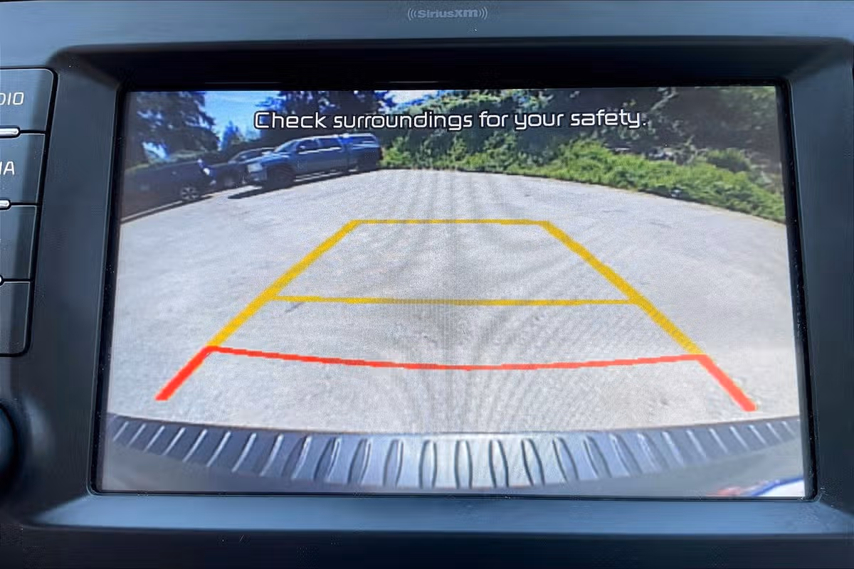 2017 Kia Sedona LX Passenger Image 18