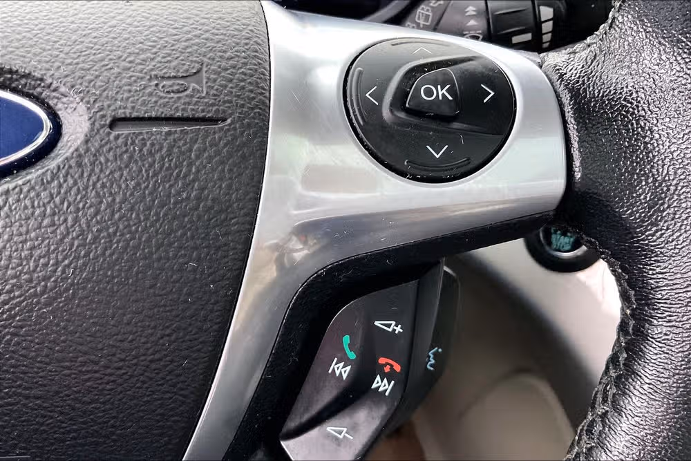 2013 Ford C-MAX Hybrid SEL Image 17