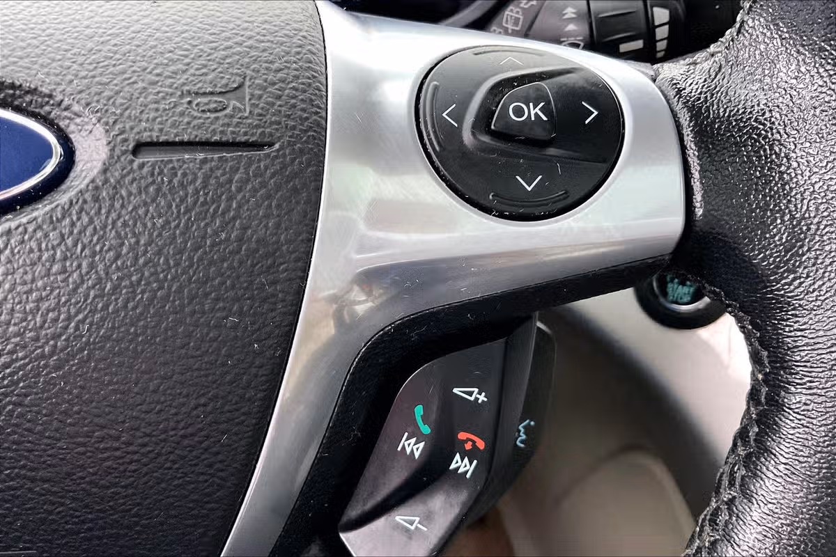 2013 Ford C-MAX Hybrid SEL Image 17