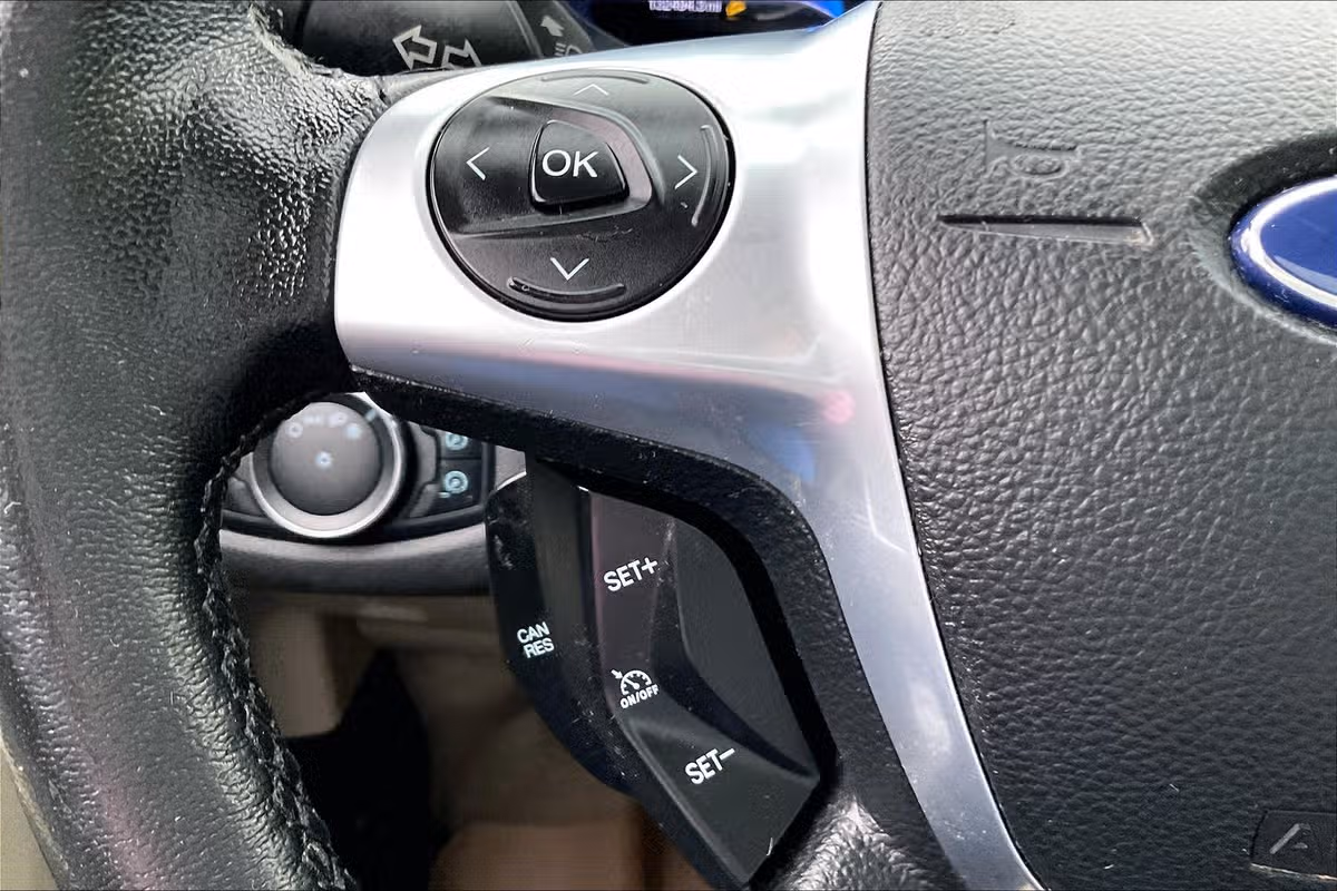 2013 Ford C-MAX Hybrid SEL Image 16