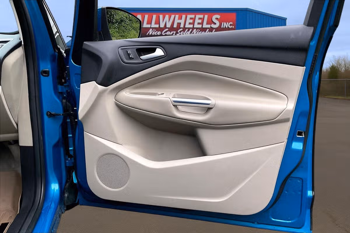 2013 Ford C-MAX Hybrid SEL Image 22