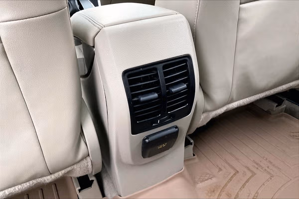 2013 Ford C-MAX Hybrid SEL Image 31