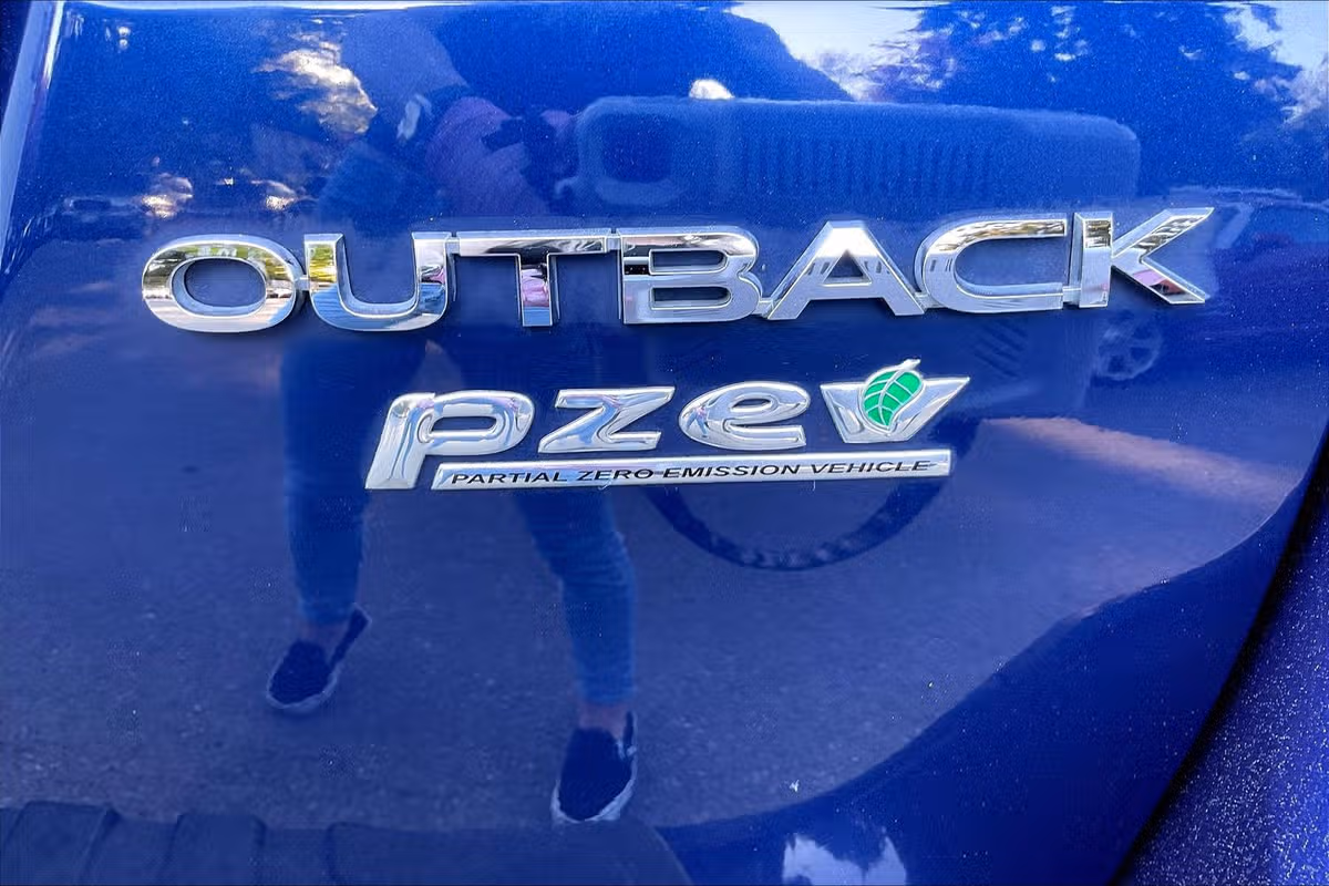 2016 Subaru Outback 2.5i Limited Crossover Image 8