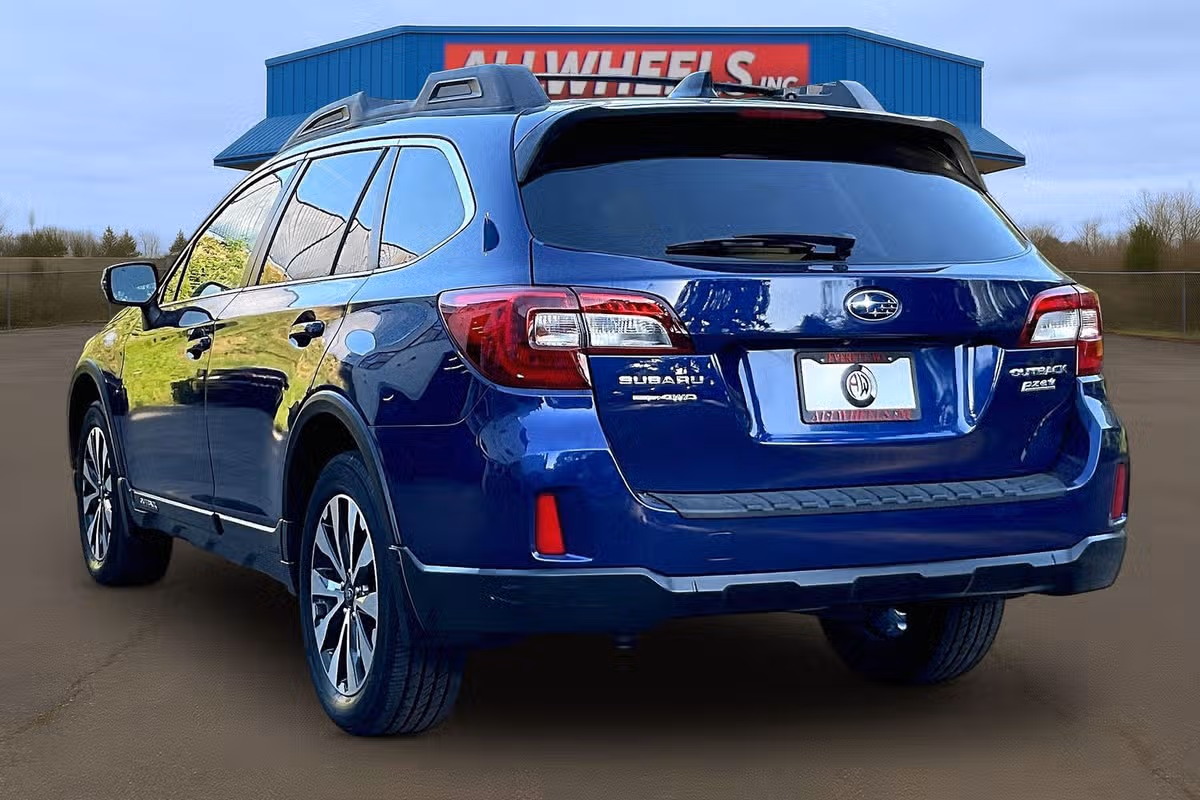 2016 Subaru Outback 2.5i Limited Crossover Image 2