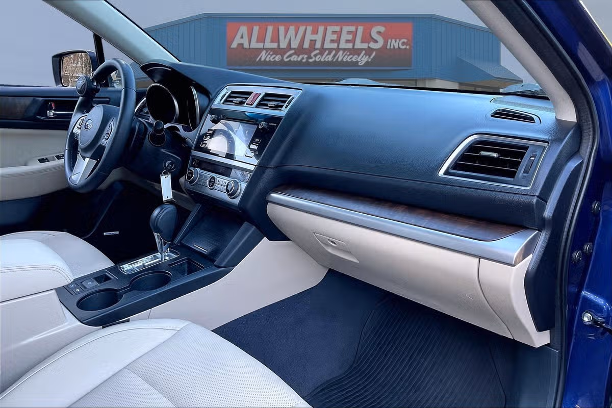2016 Subaru Outback 2.5i Limited Crossover Image 16