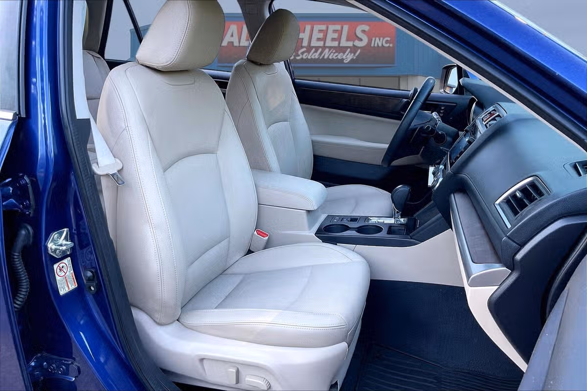 2016 Subaru Outback 2.5i Limited Crossover Image 7