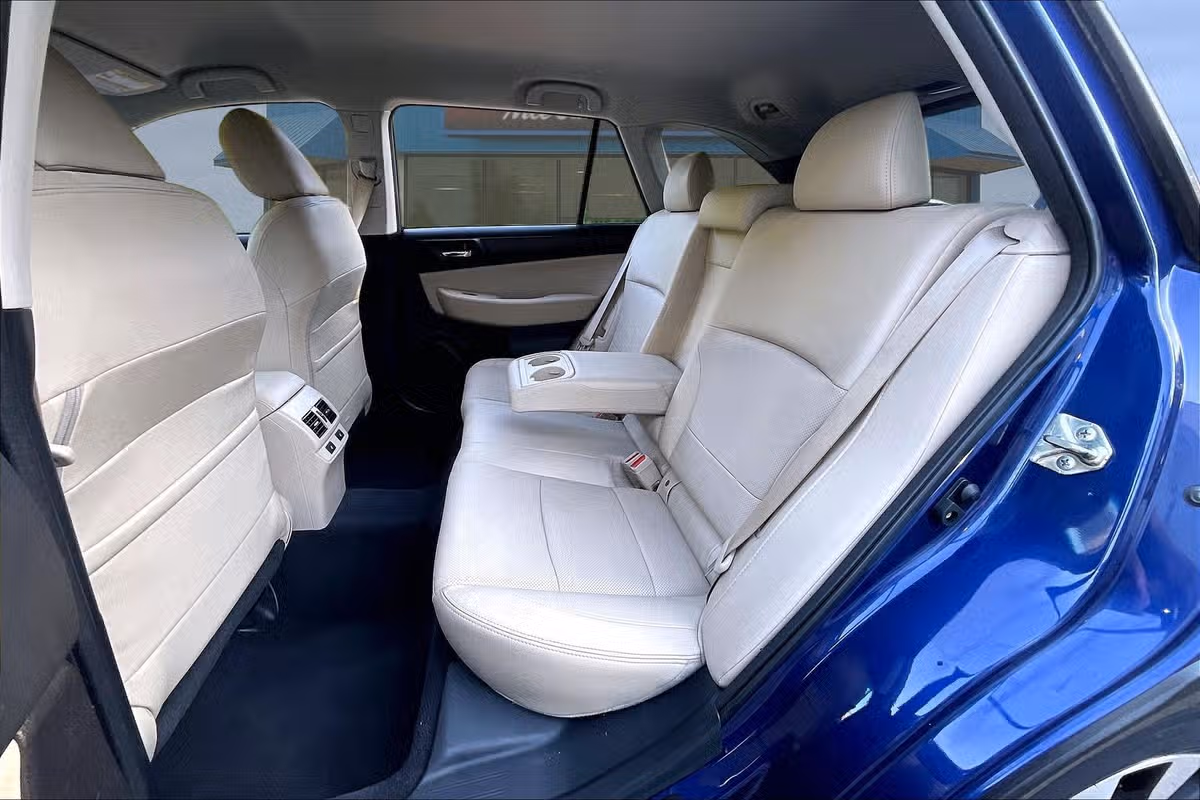 2016 Subaru Outback 2.5i Limited Crossover Image 25