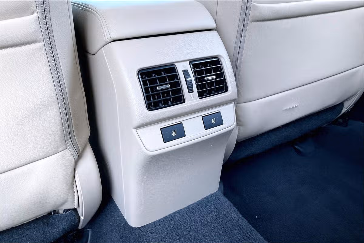 2016 Subaru Outback 2.5i Limited Crossover Image 32
