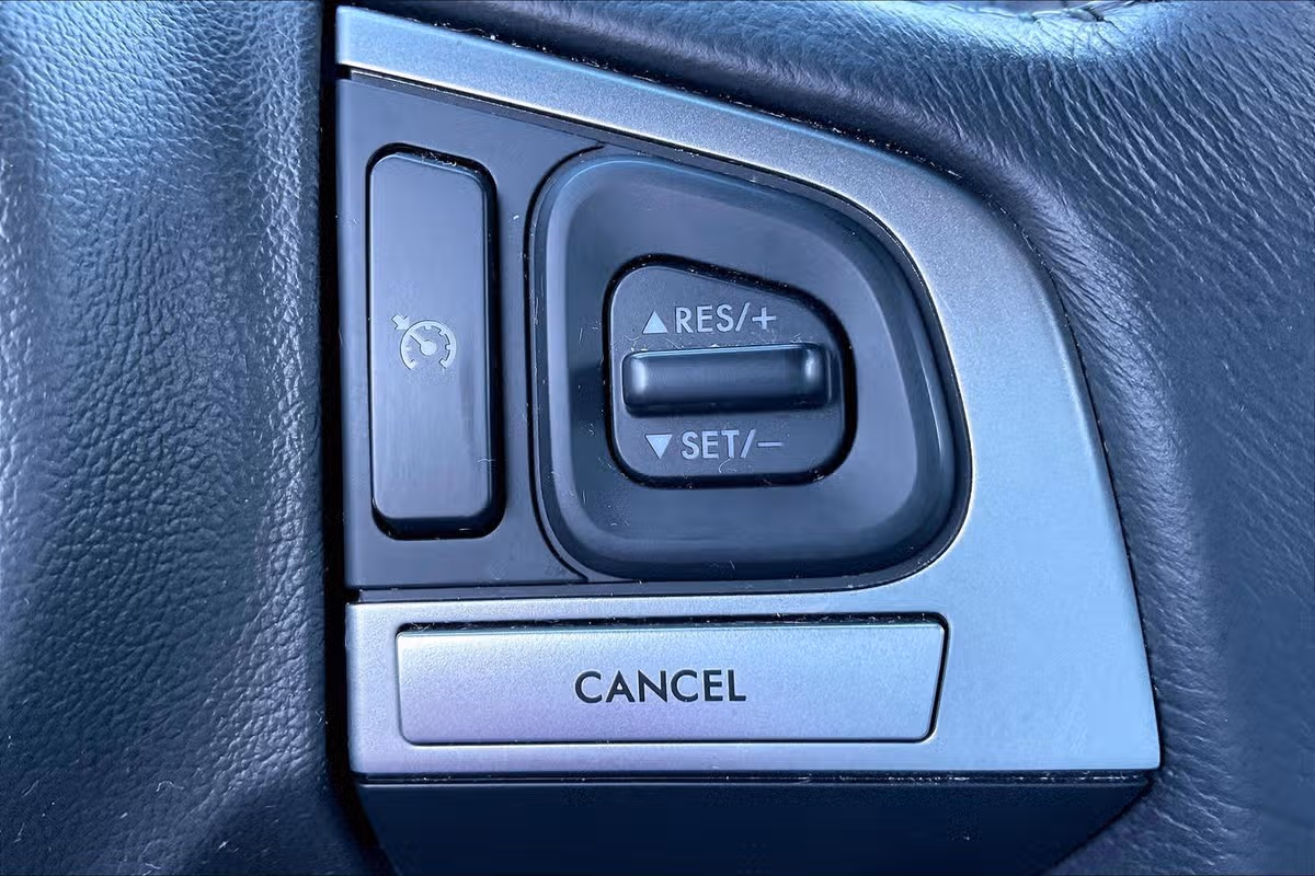 2016 Subaru Outback 2.5i Limited Crossover Image 18