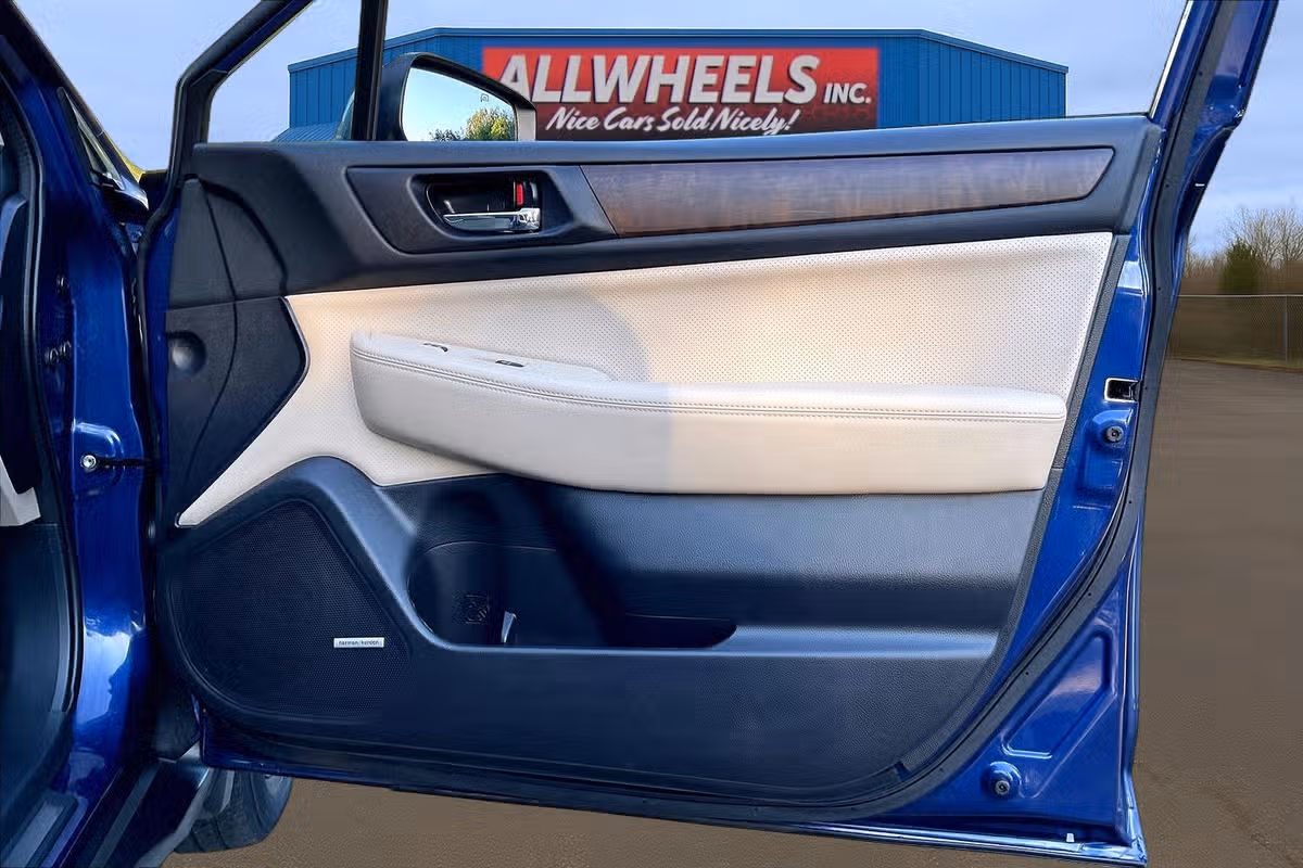 2016 Subaru Outback 2.5i Limited Crossover Image 23