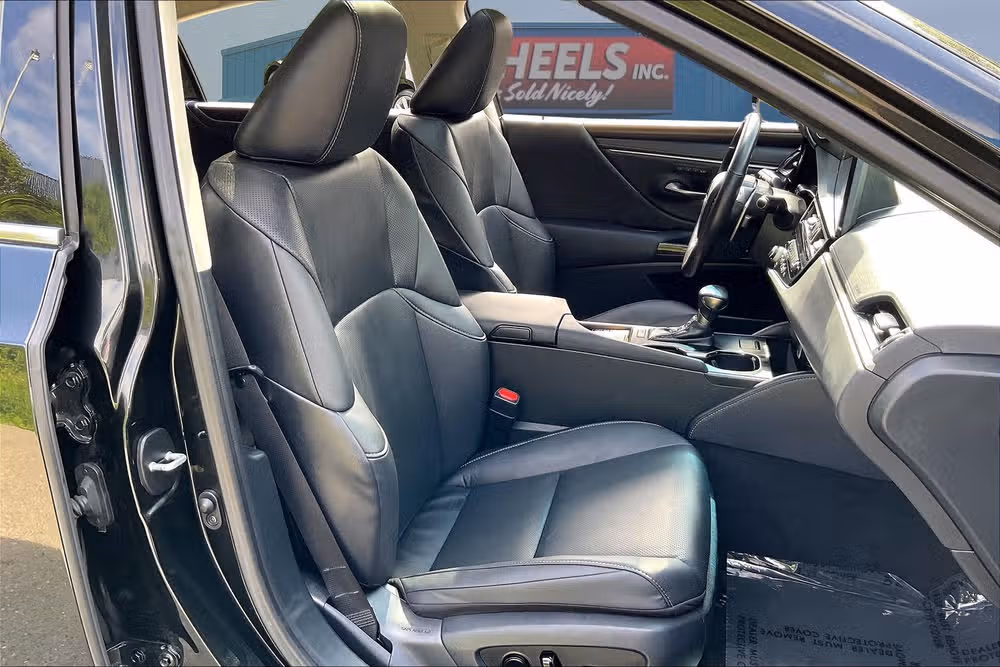 2023 Lexus ES 300h Base Image 7